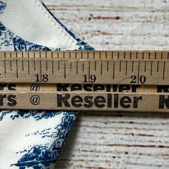 Commense Women’s Sleeveless Toile Print Vest Size L Blue Cream Button Front NWT - Picture 9 of 12